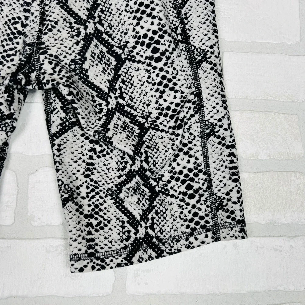 High Waisted Snakeskin Print Biker‎ Shorts with Pockets Black White Python Small